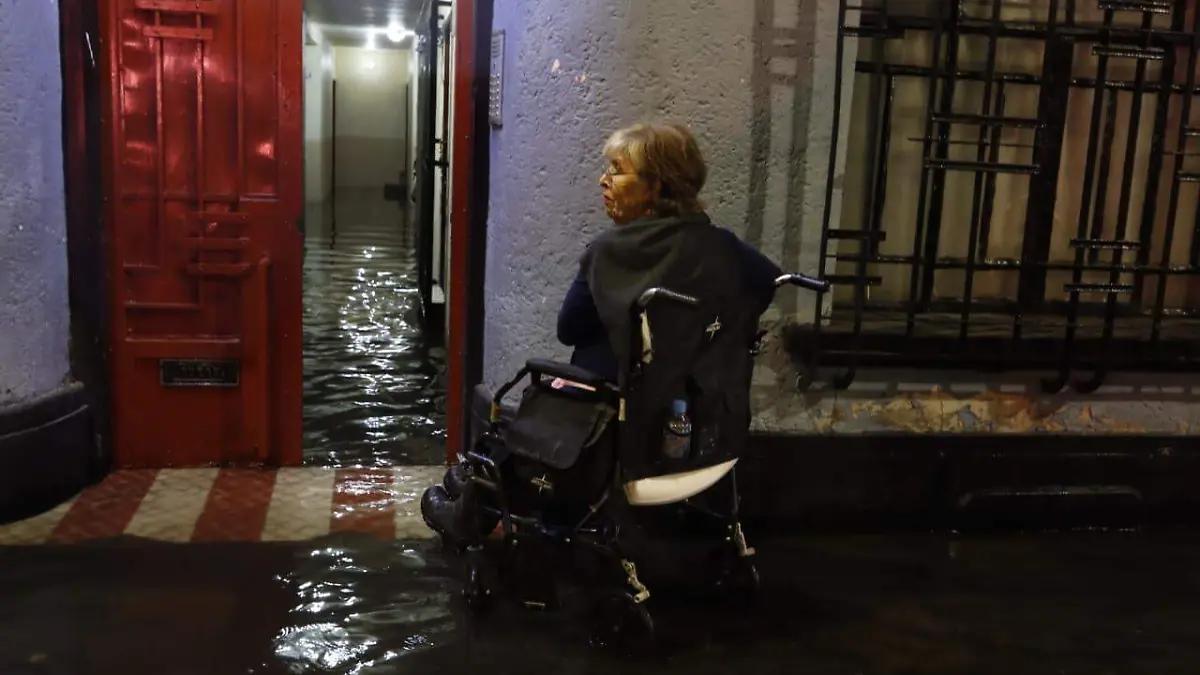 Colonias Doctores y Centro batallan para desfogar sus hogares y calles tras tormenta
