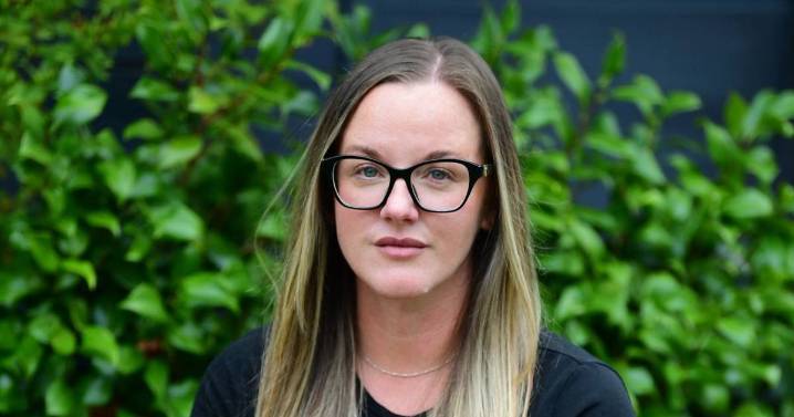 Mum left with £1 as stomach dropped after phone call saw her lose £10,500