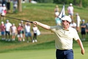 Monster birdie gives heckled MacIntyre four