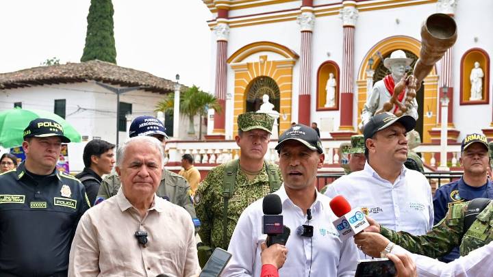 MinDefensa anuncia millonaria recompensa para capturar a cabecillas de las disidencias de las Farc en Cauca y Huila