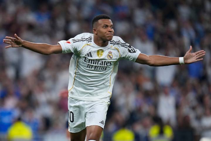 Un Real Madrid con pocas luces arranca la Liga con victoria ante Osasuna