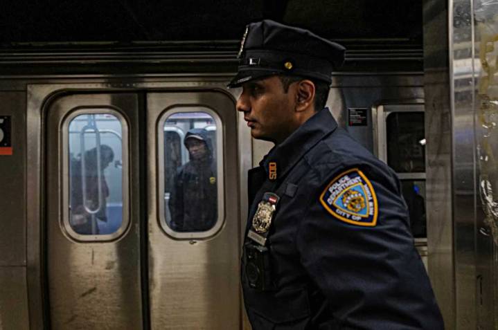 Woman slashed aboard Lower Manhattan subway train in bloody robbery: cops