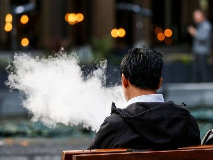 Singapore to cane and jail peddlers of drug