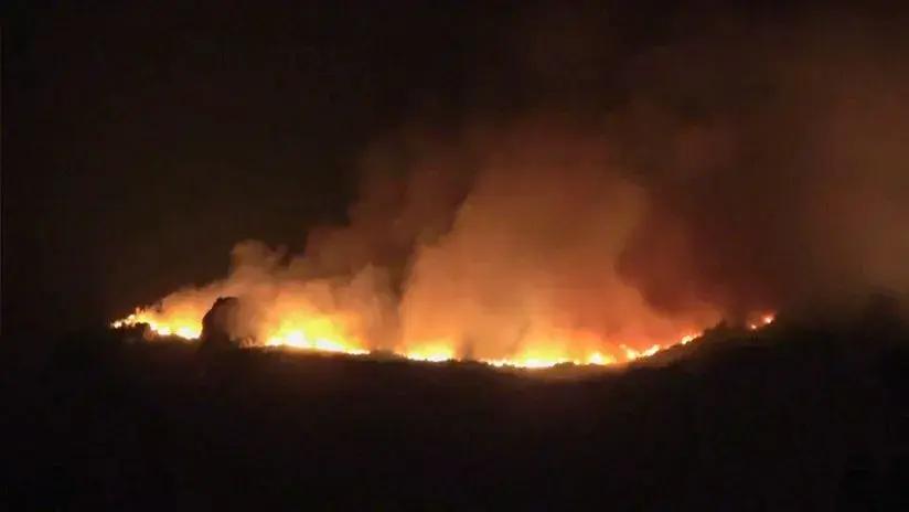 España arde por la peor ola de incendios forestales del siglo, pese a la bajada de temperaturas