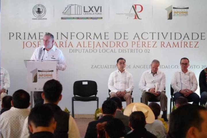Diputado local de Zacualtipán, José María Alejandro Pérez Ramírez, presentó su primer informe de actividades