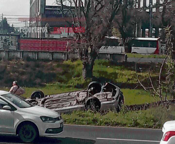 AUTOMOVILISTA CIRCULABA A EXCESO DE VELOCIDAD Y SALIÓ VOLANDO, QUEDÓ VOLCADO EN EL PAZTISAL