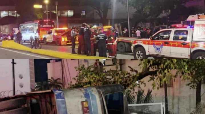 Al menos 30 personas resultaron lesionadas al volcarse un autobús en adyacencias de escaleras de El Calvario