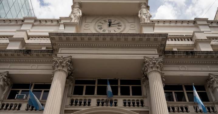 Banco Central de Argentina aumenta encajes por segunda vez en agosto previo a licitación