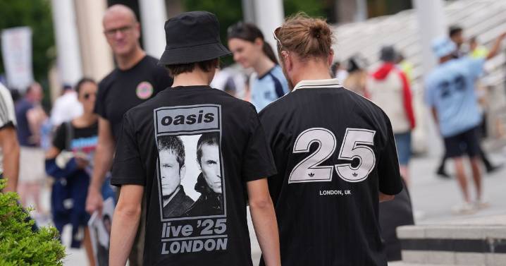 How much Oasis merchandise costs at Edinburgh Murrayfield Stadium