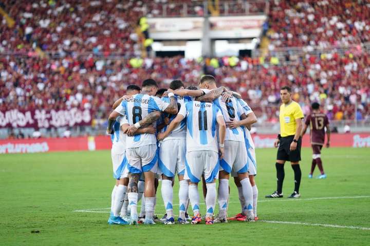 Impacto en la Selección Argentina: el trueque entre dos campeones del mundo que se llevaría a cabo en el Mercado de Pases 2025