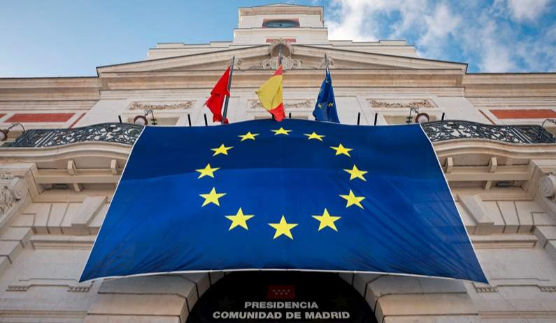 La UE y EEUU cierran un acuerdo comercial con un arancel del 15% a los productos europeos