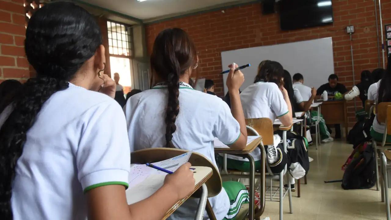 Más de 20 mil jóvenes en Medellín listos para las Pruebas Saber 11 este domingo