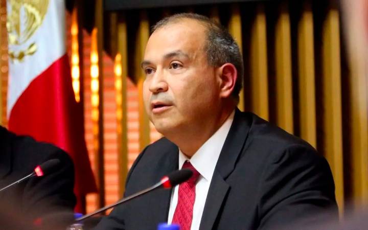 Carlos Treviño, exdirector de Pemex, fue detenido en EU y será deportado: Sheinbaum