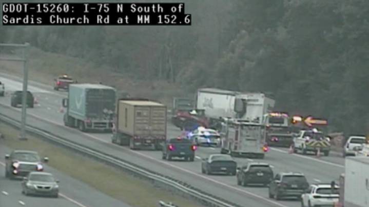Crash closes lanes on I-75 past Sardis Church Road in Macon