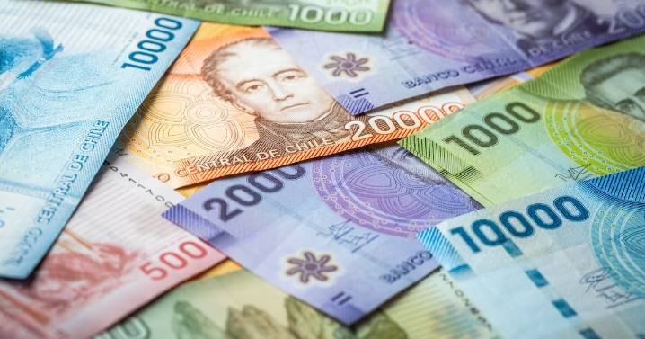 Precio del dólar en Chile cae hoy, 26 de agosto, tras nuevas presiones sobre la Fed