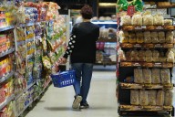 Se desplomó la venta en autoservicios y sigue retraída en supermercados