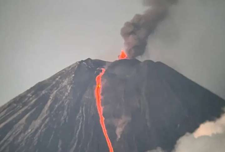 Tras terremoto en Rusia despiertan 7 volcanes a la vez