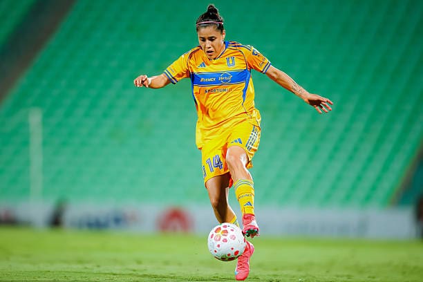 Lizbeth Ovalle se despide de Tigres, rompe récord y se convierte en el fichaje más caro del futbol femenil