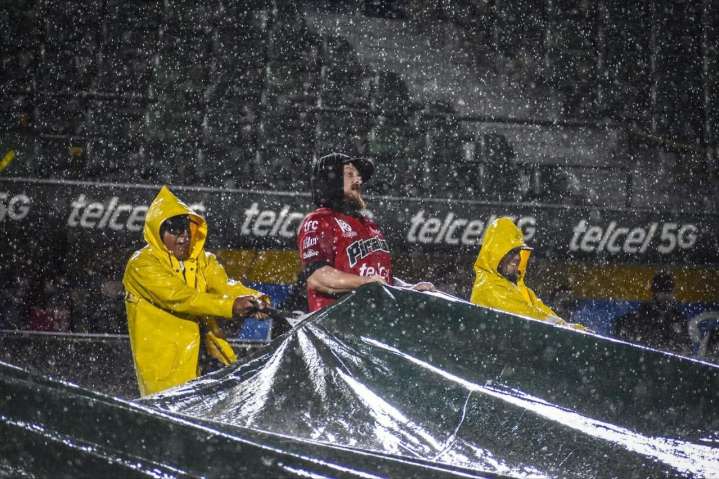 Caída de cielo evita el Pericos vs Piratas en Puebla