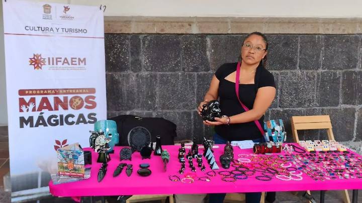 Estado de México impulsa a más de 8 mil artesanos con credencial IIFAEM