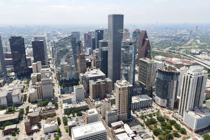 Majority of Houston-area residents want increased pathways to U.S. citizenship for immigrants, survey finds – Houston Public Media