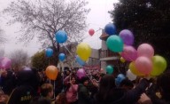 Suelta de globlos y emoción en el cumpleaños 49 de Clara Anahí, la nieta de Chicha Mariani