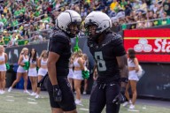 Oregon safety Trey McNutt suffers broken leg, per report