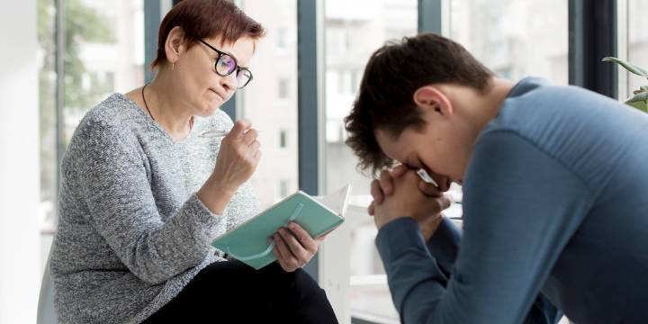 Cinco desafíos emocionales que llevan a terapia, según expertos