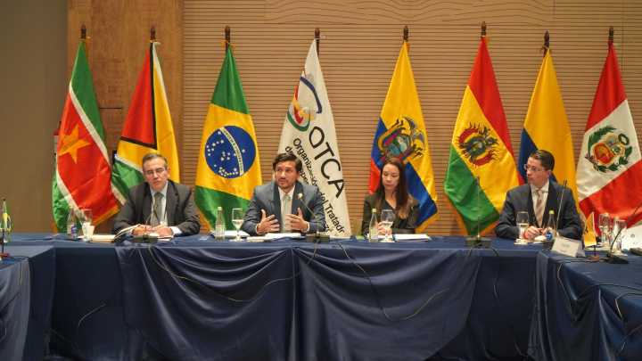 Colombia destaca riesgos en la Amazonia ante la próxima cumbre de presidentes