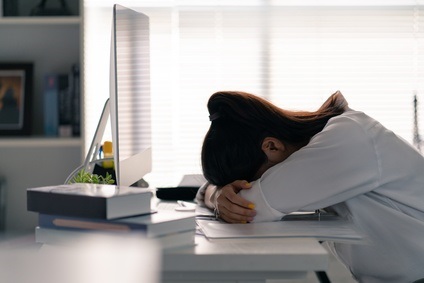Dormir la siesta: el hábito saludable que gana popularidad en 2025