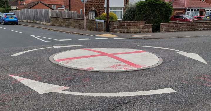 Derby City Council has 'no plans' to remove St George's Cross from roundabouts