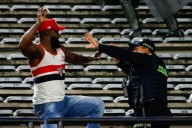 Fanáticos de Atlético Nacional y Sao Paulo protagonizan gresca en estadio de Medellín