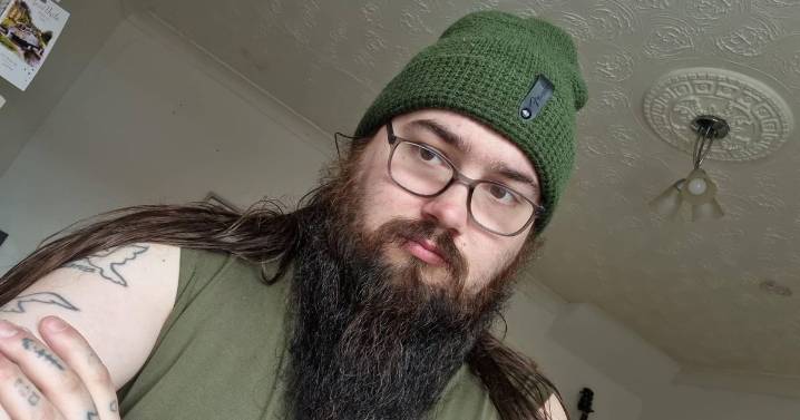 Man's Universal Credit halted due to stranger's 'administrative error'