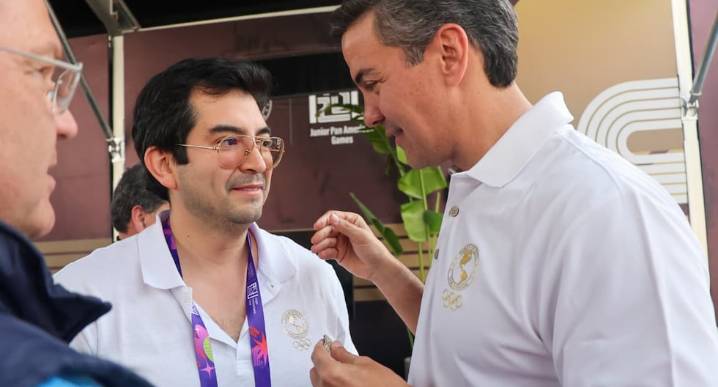 Relaciones exteriores Santiago Peña, presidente de Paraguay, tuvo un encuentro con Renzo Manyari, presidente del Comité Olímpico Peruano. Charla se dio en el marco de ...
