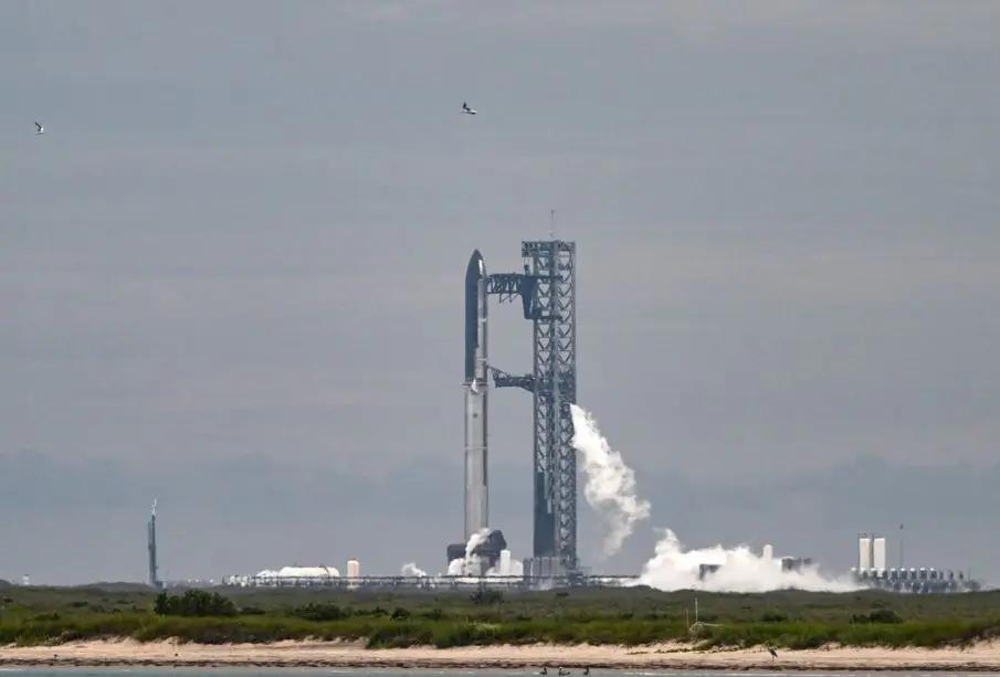 SpaceX suspende lanzamiento del megacohete Starship tras explosiones en pruebas