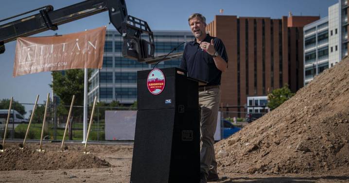 ABQ mayoral race challengers seek to catch up to Keller's fundraising lead