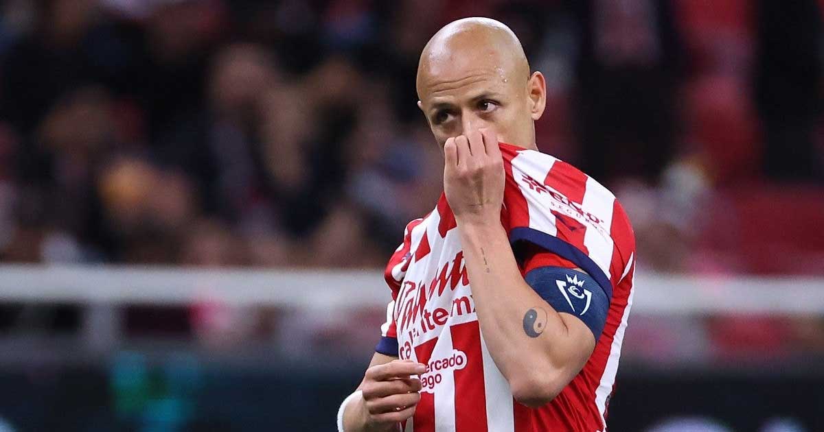 Chicharito enseña cómo es su día y lo revientan