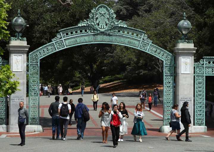 Estudiantes indocumentados tienen derecho a empleo en Universidad de California, define tribunal
