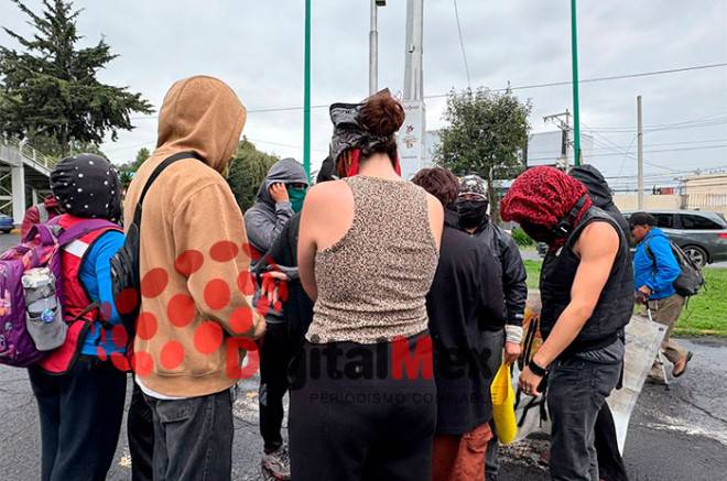 Embisten a alumno durante protesta en CU; exigen destitución de directora de Geografía