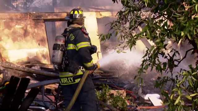 Explosión de vivienda en el sur de Sacramento resulta en la muerte de una persona