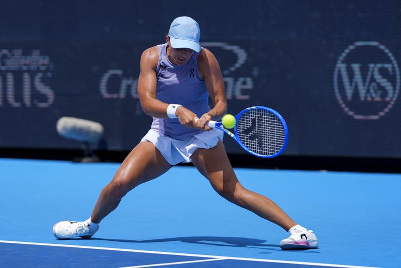 Tennis-Swiatek downs Rybakina to reach maiden Cincinnati Open final