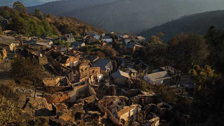 Galicia supera las 87.000 hectáreas quemadas con seis incendios todavía activos
