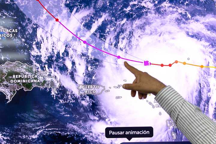 Erin se convierte en un huracán "catastrófico" con categoría 5 en el Atlántico