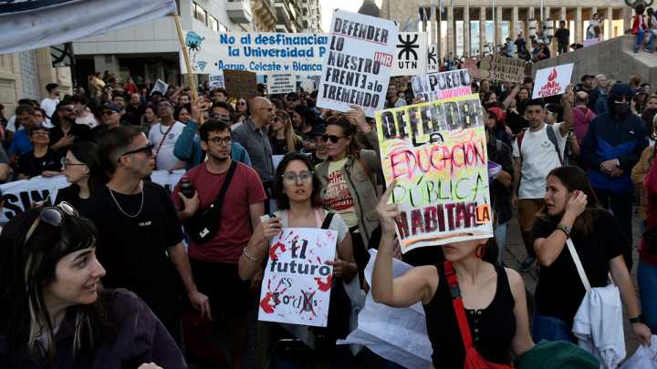Casi 10 mil docentes universitarios renunciaron desde la asunción de Milei: "No ocurría desde Onganía"