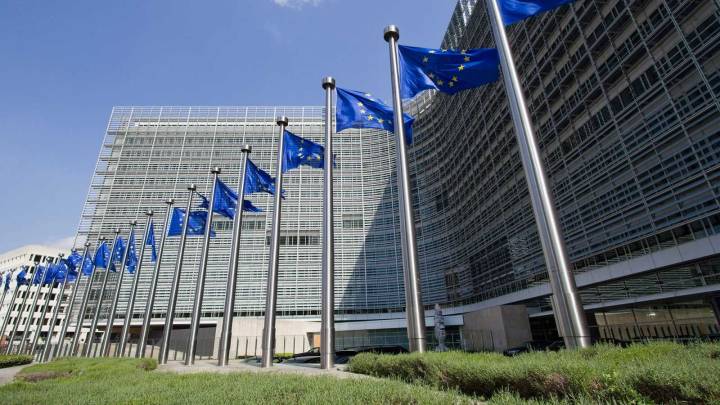 La Unión Europea insiste en que tiene el derecho soberano de regular frene a amenazas de Trump