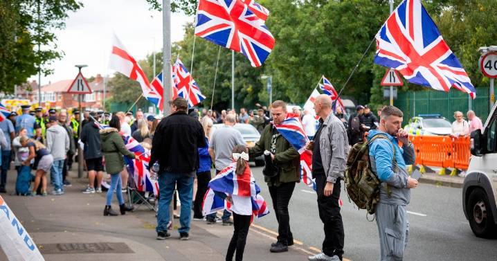Protesters face off outside asylum seeker hotel in Oldham for second weekend