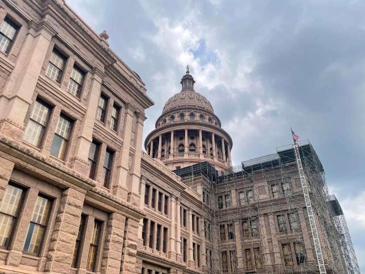Legisladores de Texas mantienen boicot a rediseño electoral; el estado busca arrestarlos