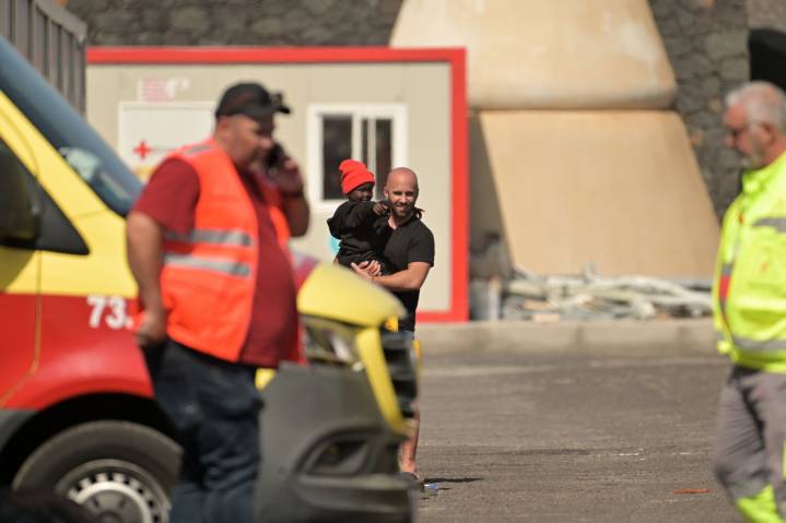 Torres garantiza que se continuará trasladando al resto de menores de Canarias