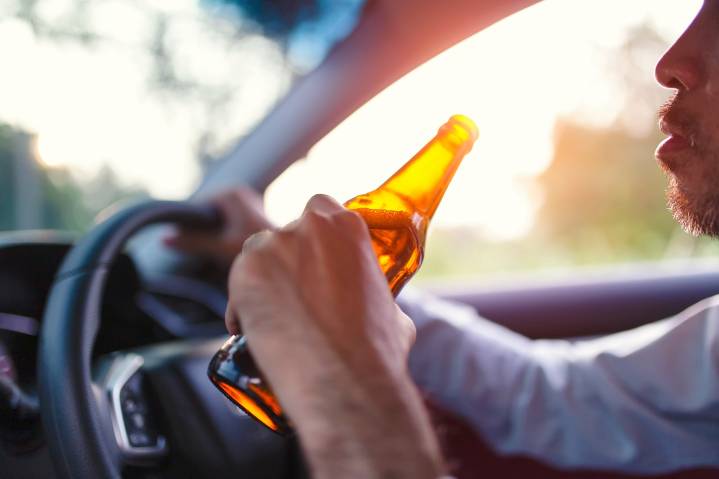 Dear Abby: Sister-in-law thinks she’s keeping husband from drunk driving; she’s actually enabling him