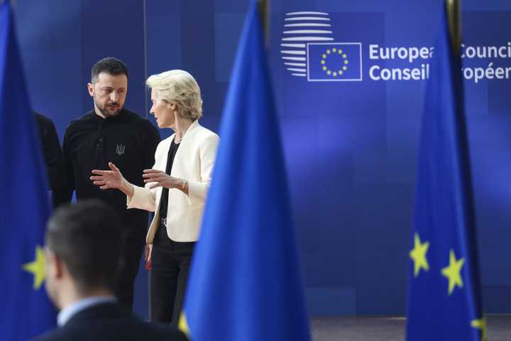 Von der Leyen to join Zelenskyy in Washington in tense talks with Trump